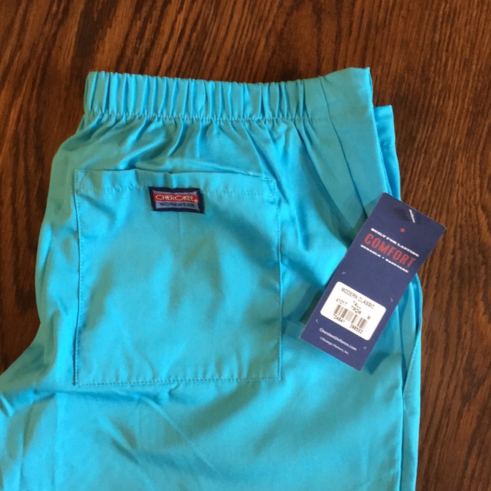 Women’s Medium Scrub Pants